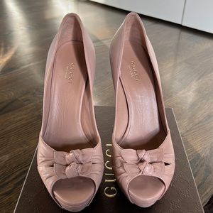 Gucci Nappa Charlotte Winter Rose Platform Peep Toe Heels size 37.5 EU